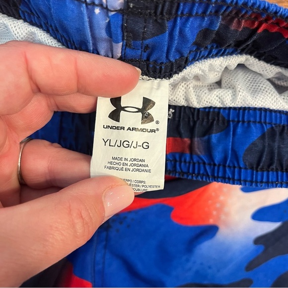 Under Armour Blue and Red Patterned Shorts swim trunks size YL youth large - Picture 2 of 3
